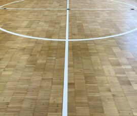 Sporthallenboden Pegnitz – Spielfeldlinie